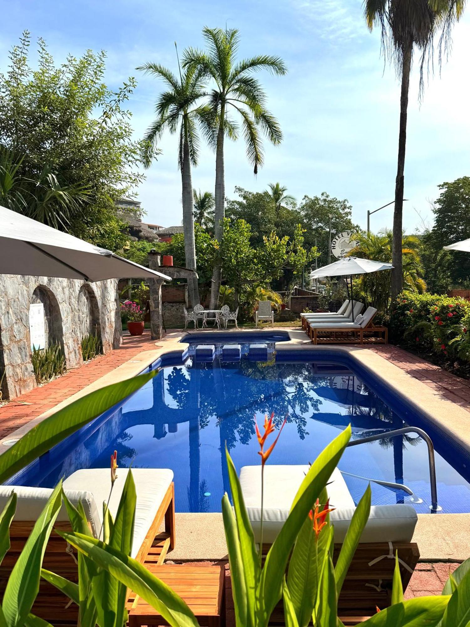 Hotel Villas Ema Сиуатанехо Экстерьер фото